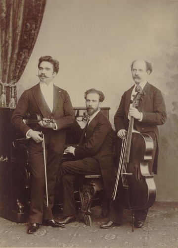 Trio Parisien, from the left: Johannes Wolf, Gustaw Lewita and S. Burger (source: Wikipedia Commons)